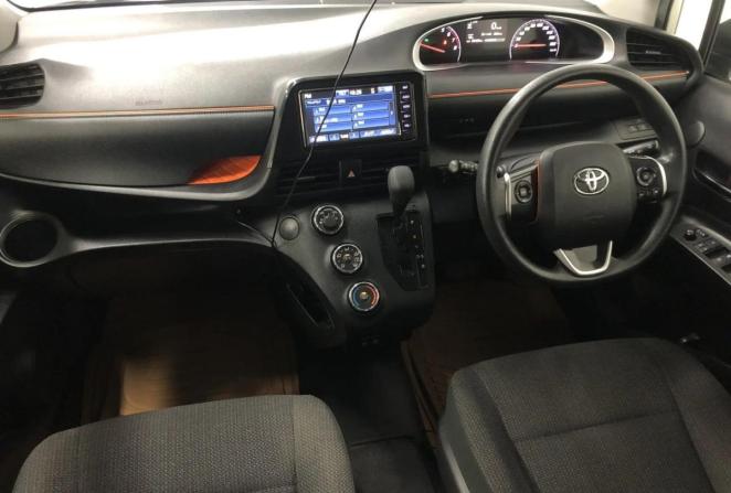 Toyota Sienta II Рестайлинг с пробегом 2019 года, цена 1 660 000 рублей, 68403 км, компактвэн, Автокод Объявления