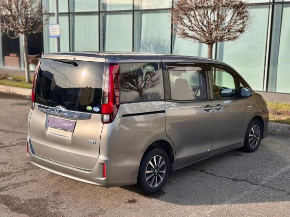 Toyota Noah III (R80) с пробегом 2015 года, цена 1 840 000 рублей, 109217 км, минивэн, Автокод Объявления