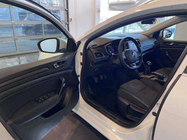 Renault Megane IV с пробегом 2018 года, цена 1 397 000 рублей, 144860 км, универсал, Автокод Объявления