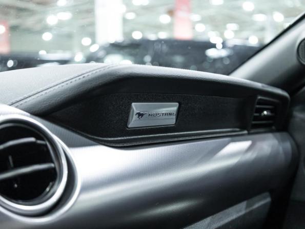 Ford Mustang VI Рестайлинг с пробегом 2019 года, цена 3 700 000 рублей, 108741 км, кабриолет, Автокод Объявления