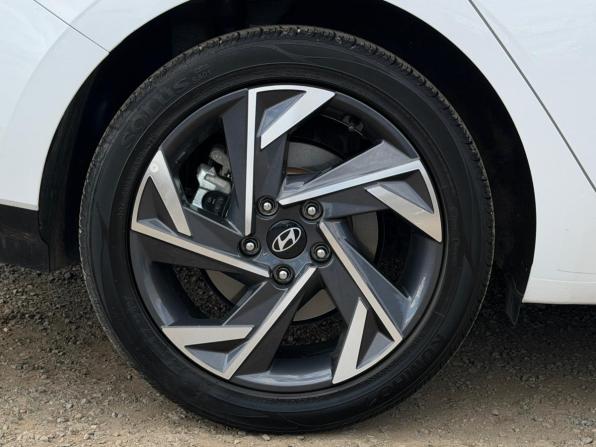 Hyundai Elantra VII (CN7) Рестайлинг с пробегом 2024 года, цена 2 100 000 рублей, 41000 км, седан, Автокод Объявления