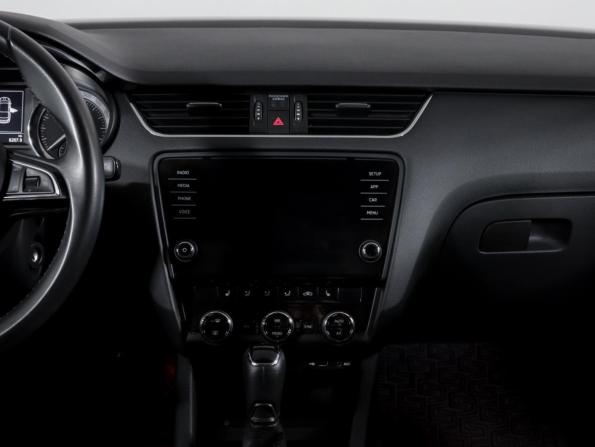 Skoda Octavia III (A7) Рестайлинг с пробегом 2017 года, цена 2 098 000 рублей, 78237 км, лифтбек, Автокод Объявления