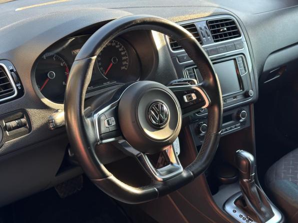 Volkswagen Polo V Рестайлинг с пробегом 2019 года, цена 1 463 000 рублей, 96000 км, седан, Автокод Объявления