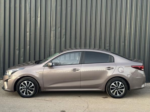 Kia Rio IV Рестайлинг с пробегом 2021 года, цена 1 540 000 рублей, 82225 км, седан, Автокод Объявления