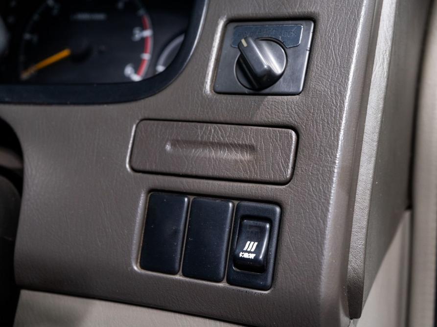 Nissan Elgrand I (E50) Чита  - изображение 12