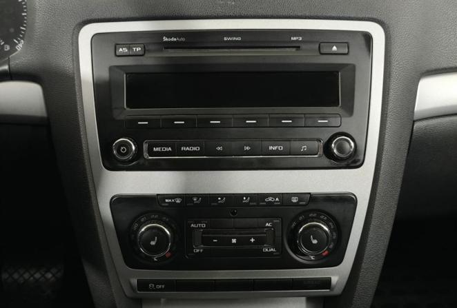 Skoda Octavia II (A5) Рестайлинг с пробегом 2013 года, цена 950 000 рублей, 346061 км, лифтбек, Автокод Объявления