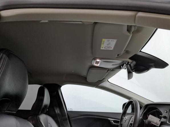 Volvo V40 II Рестайлинг с пробегом 2019 года, цена 2 390 000 рублей, 65640 км, хэтчбек, Автокод Объявления
