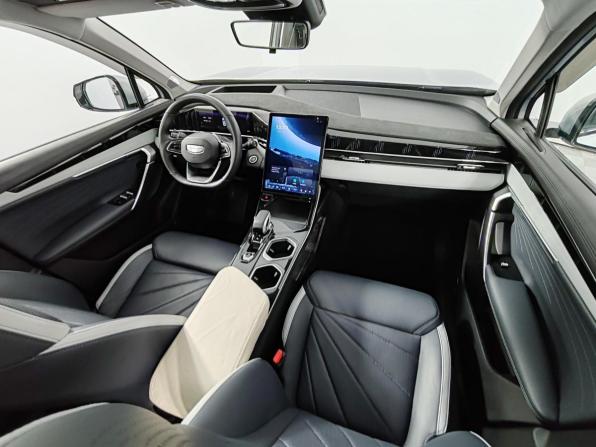 Geely Atlas II с пробегом 2024 года, цена 2 799 000 рублей, 28106 км, внедорожник, Автокод Объявления