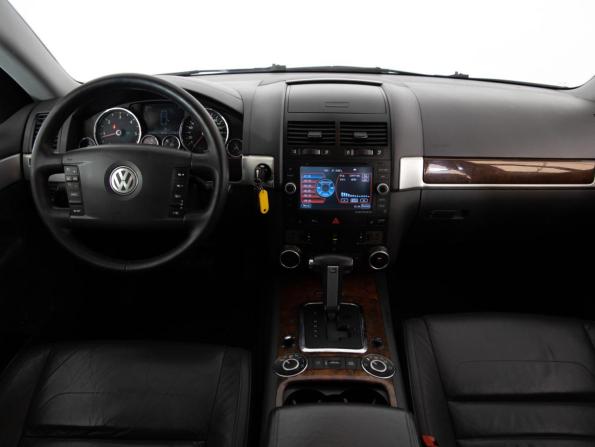 Volkswagen Touareg I Рестайлинг с пробегом 2009 года, цена 1 099 000 рублей, 245360 км, внедорожник, Автокод Объявления
