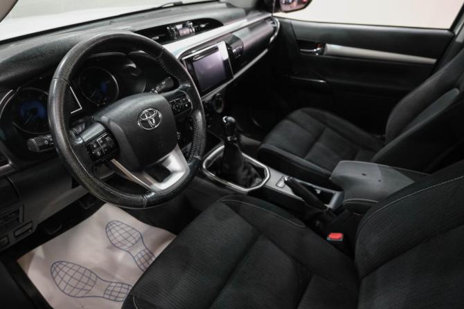 Toyota Hilux VIII с пробегом 2016 года, цена 2 919 000 рублей, 220000 км, offers.body_type.unknown, Автокод Объявления