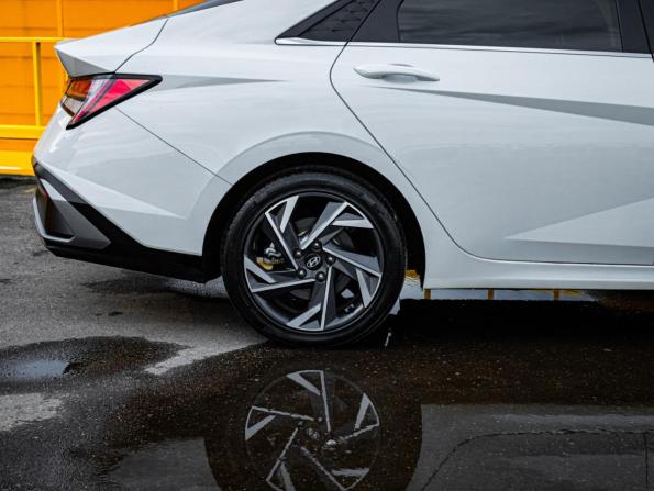 Hyundai Elantra VII (CN7) Рестайлинг с пробегом 2023 года, цена 1 990 999 рублей, 62150 км, седан, Автокод Объявления