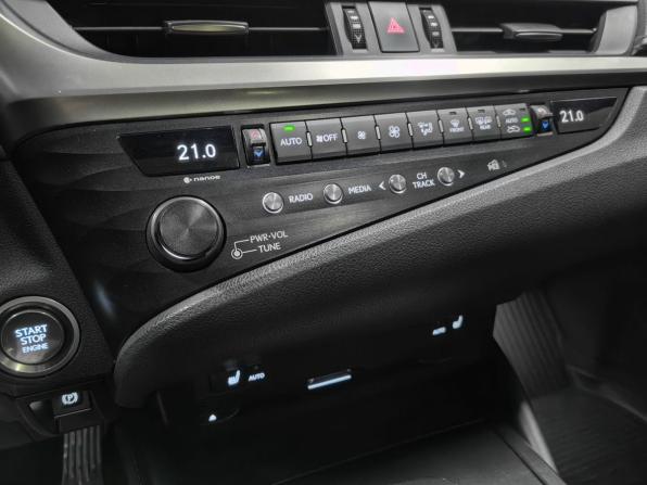Lexus ES VII с пробегом 2019 года, цена 4 090 000 рублей, 63000 км, седан, Автокод Объявления