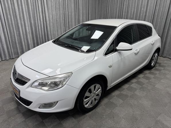 Opel Astra J с пробегом 2011 года, цена 599 000 рублей, 195596 км, хэтчбек, Автокод Объявления