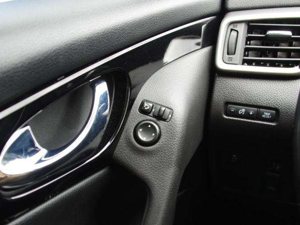 Nissan Qashqai II с пробегом 2017 года, цена 1 799 000 рублей, 85000 км, внедорожник, Автокод Объявления