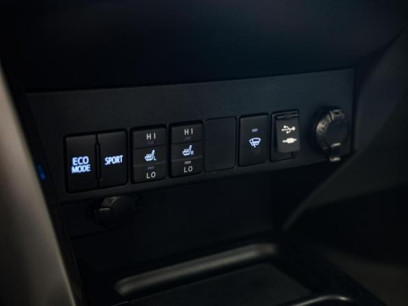 Toyota RAV4 IV (XA40) Рестайлинг с пробегом 2015 года, цена 2 299 777 рублей, 70000 км, внедорожник, Автокод Объявления