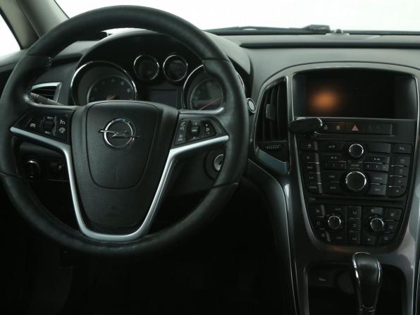 Opel Astra J Рестайлинг с пробегом 2014 года, цена 577 000 рублей, 144000 км, седан, Автокод Объявления