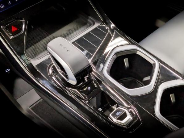 Geely Atlas II с пробегом 2025 года, цена 3 330 000 рублей, 2623 км, внедорожник, Автокод Объявления