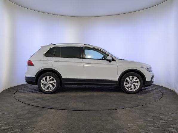 Volkswagen Tiguan II Рестайлинг с пробегом 2021 года, цена 3 635 000 рублей, 61133 км, внедорожник, Автокод Объявления