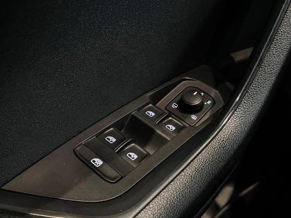 Skoda Karoq I с пробегом 2021 года, цена 2 439 000 рублей, 101534 км, внедорожник, Автокод Объявления