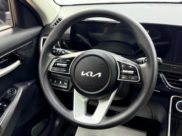 Kia Seltos I Рестайлинг с пробегом 2024 года, цена 2 380 000 рублей, 27105 км, внедорожник, Автокод Объявления