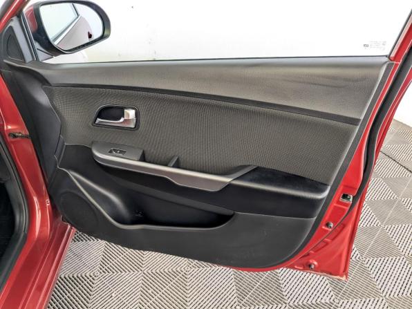 Kia Rio III Рестайлинг с пробегом 2016 года, цена 1 345 000 рублей, 71542 км, седан, Автокод Объявления