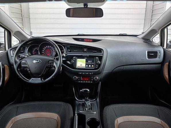 Kia Ceed II Рестайлинг с пробегом 2017 года, цена 1 349 000 рублей, 128011 км, универсал, Автокод Объявления