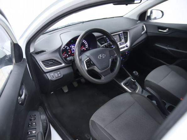 Hyundai Solaris II с пробегом 2018 года, цена 1 050 000 рублей, 161401 км, седан, Автокод Объявления