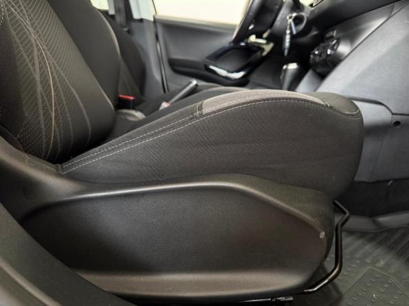 Peugeot 208 I с пробегом 2013 года, цена 800 000 рублей, 135000 км, хэтчбек, Автокод Объявления