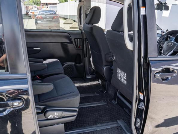 Toyota Voxy III (R80) с пробегом 2014 года, цена 1 800 000 рублей, 135235 км, минивэн, Автокод Объявления