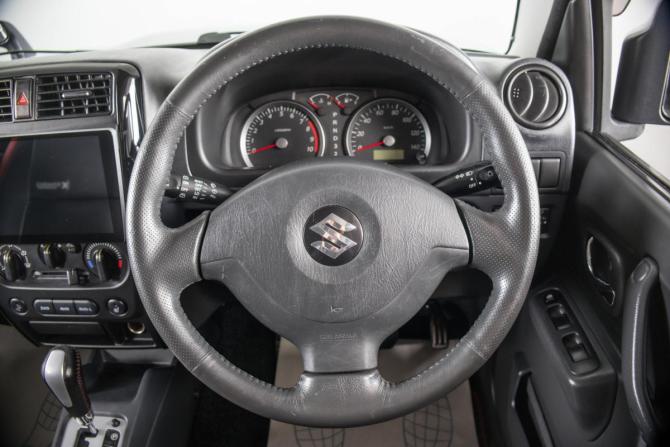 Suzuki Jimny III Рестайлинг 2 с пробегом 2013 года, цена 1 199 000 рублей, 187000 км, внедорожник, Автокод Объявления