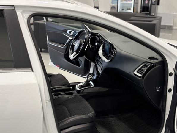 Kia Ceed III с пробегом 2021 года, цена 2 199 000 рублей, 73000 км, универсал, Автокод Объявления