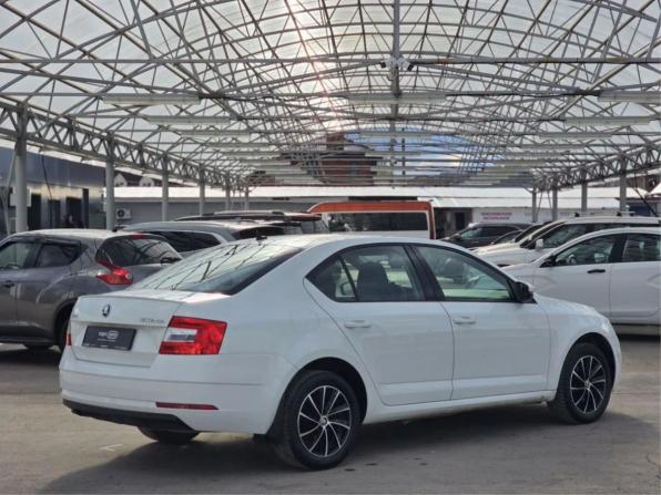 Skoda Octavia III (A7) Рестайлинг с пробегом 2018 года, цена 1 714 000 рублей, 109995 км, лифтбек, Автокод Объявления