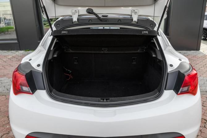 Opel Astra J Рестайлинг с пробегом 2013 года, цена 769 000 рублей, 174455 км, хэтчбек, Автокод Объявления