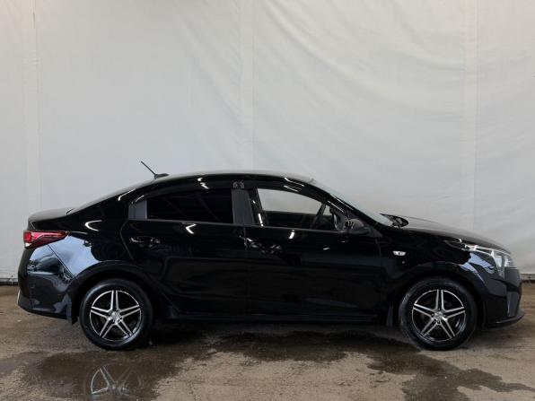 Kia Rio IV Рестайлинг с пробегом 2021 года, цена 1 390 000 рублей, 117156 км, седан, Автокод Объявления