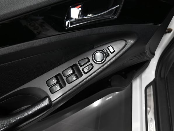 Hyundai Sonata VI (YF) с пробегом 2010 года, цена 925 000 рублей, 247002 км, седан, Автокод Объявления
