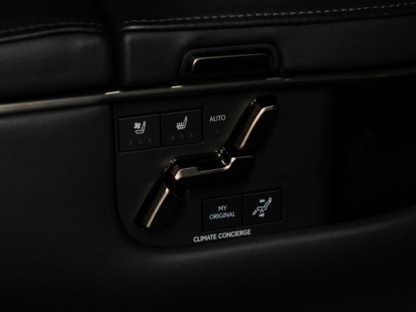 Lexus LM II с пробегом 2023 года, цена 14 740 000 рублей, 34513 км, минивэн, Автокод Объявления