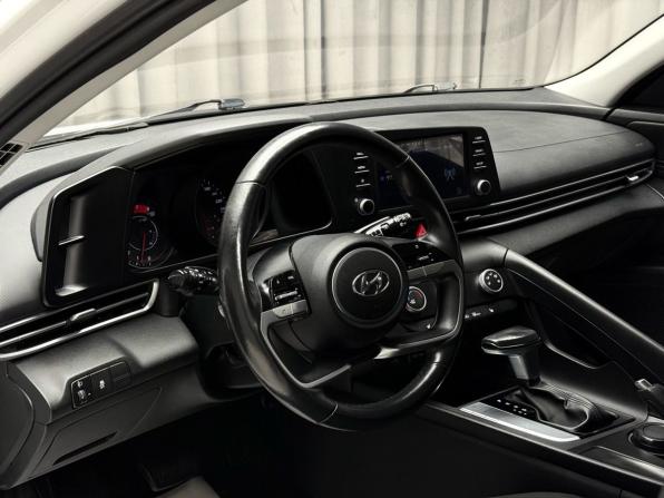 Hyundai Elantra VII (CN7) с пробегом 2022 года, цена 2 049 000 рублей, 56000 км, седан, Автокод Объявления
