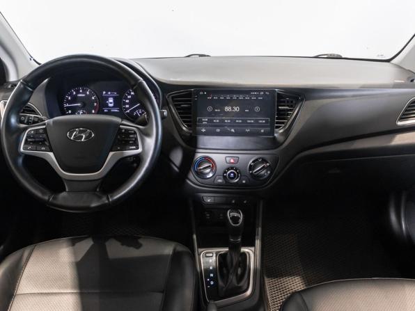 Hyundai Solaris II с пробегом 2017 года, цена 1 073 800 рублей, 180000 км, седан, Автокод Объявления