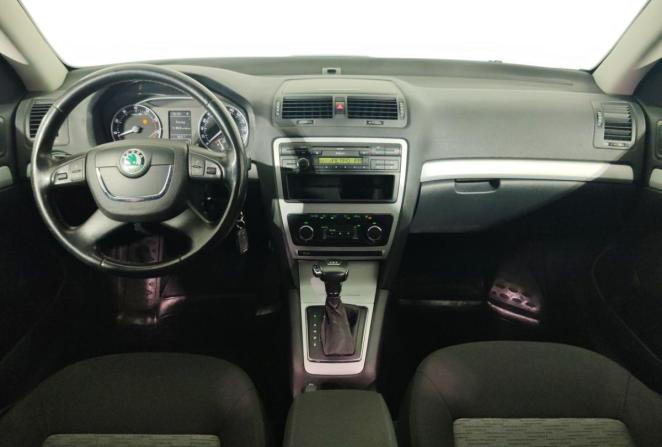 Skoda Octavia II (A5) Рестайлинг с пробегом 2009 года, цена 575 000 рублей, 214270 км, лифтбек, Автокод Объявления