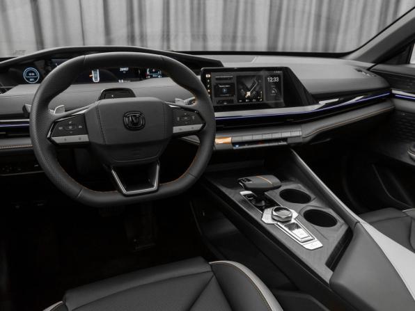 Changan UNI-V I с пробегом 2023 года, цена 2 340 000 рублей, 24761 км, лифтбек, Автокод Объявления
