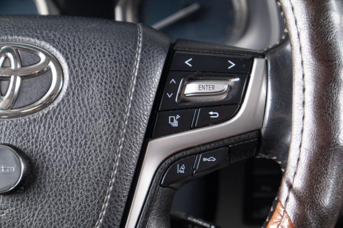 Toyota Land Cruiser Prado 150 Series Рестайлинг 2 с пробегом 2018 года, цена 3 849 000 рублей, 301378 км, внедорожник, Автокод Объявления