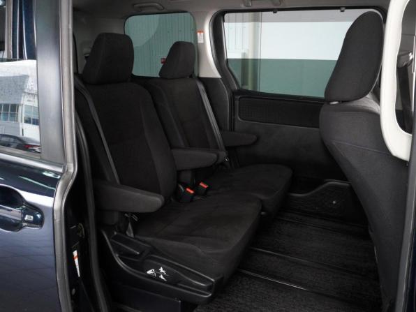 Toyota Voxy III (R80) с пробегом 2015 года, цена 1 889 000 рублей, 201106 км, минивэн, Автокод Объявления