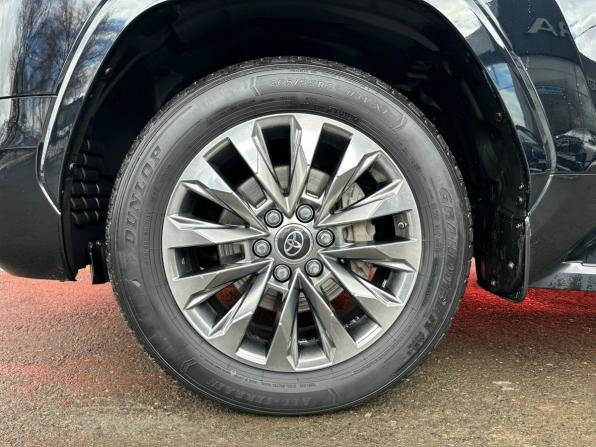 Toyota Land Cruiser 300 Series с пробегом 2021 года, цена 12 100 000 рублей, 66400 км, внедорожник, Автокод Объявления