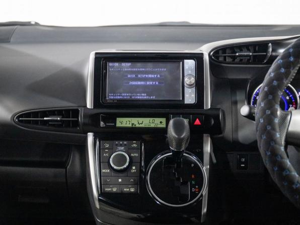 Toyota Wish II Рестайлинг с пробегом 2013 года, цена 1 550 000 рублей, 82774 км, минивэн, Автокод Объявления