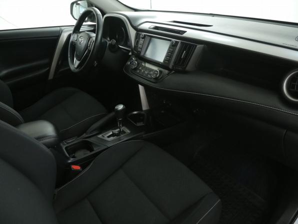 Toyota RAV4 IV (XA40) Рестайлинг с пробегом 2018 года, цена 2 252 000 рублей, 182000 км, внедорожник, Автокод Объявления