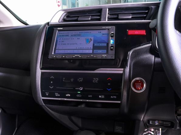 Honda Fit III с пробегом 2016 года, цена 900 000 рублей, 151900 км, хэтчбек, Автокод Объявления