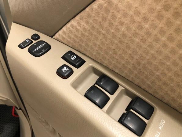 Toyota ISis I с пробегом 2004 года, цена 695 000 рублей, 280000 км, минивэн, Автокод Объявления
