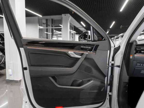 Volkswagen Touareg III Рестайлинг с пробегом 2024 года, цена 10 100 000 рублей, 2090 км, внедорожник, Автокод Объявления