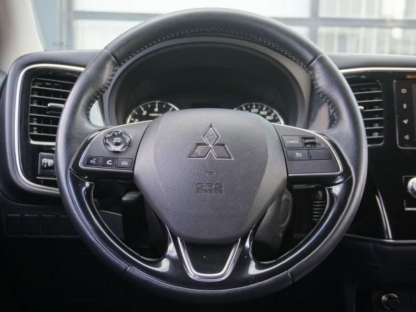 Mitsubishi Outlander III Рестайлинг 3 с пробегом 2021 года, цена 2 200 000 рублей, 98302 км, внедорожник, Автокод Объявления