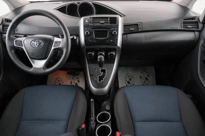 Toyota Verso I Рестайлинг с пробегом 2013 года, цена 1 299 000 рублей, 237091 км, компактвэн, Автокод Объявления